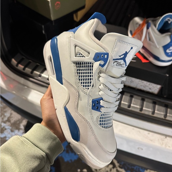 Jordan 4 military blue size 7y - Picture 2 of 6
